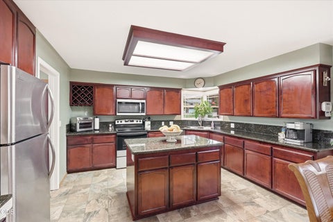 Tiny photo for 1317 NW Prospect Avenue, Grants Pass, OR 97526 (MLS # 220223169)
