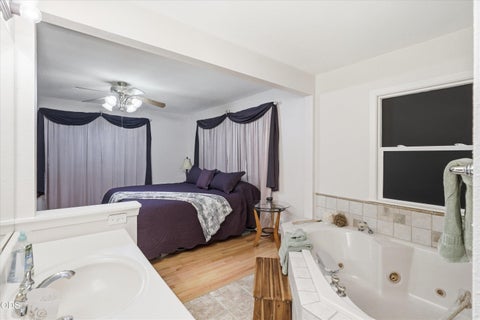 Tiny photo for 1317 NW Prospect Avenue, Grants Pass, OR 97526 (MLS # 220223169)