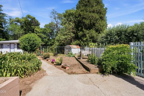 Tiny photo for 1317 NW Prospect Avenue, Grants Pass, OR 97526 (MLS # 220223169)