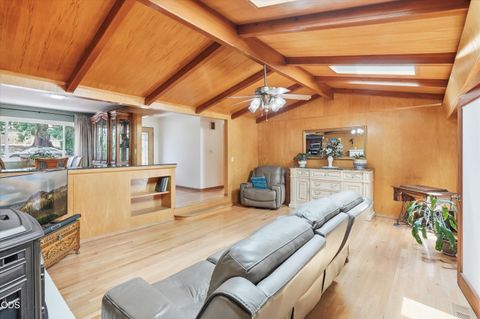 Tiny photo for 1317 NW Prospect Avenue, Grants Pass, OR 97526 (MLS # 220223169)