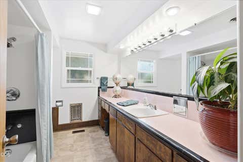 Tiny photo for 1317 NW Prospect Avenue, Grants Pass, OR 97526 (MLS # 220223169)