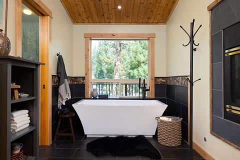 Tiny photo for 53596 Brookie Way, La Pine, OR 97739 (MLS # 220190135)