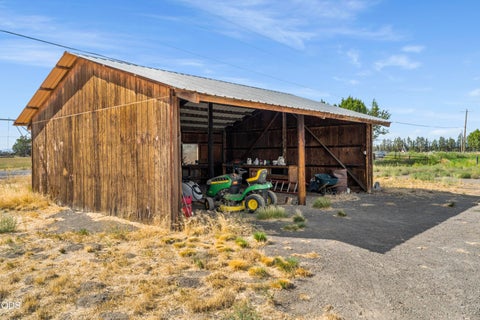 Tiny photo for 68912 Holmes Road, Sisters, OR 97759 (MLS # 220228152)
