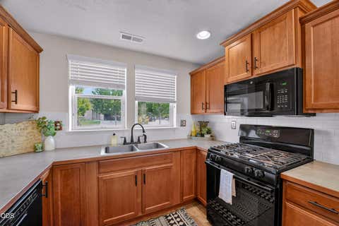Tiny photo for 3595 SW Pumice Place, Redmond, OR 97756 (MLS # 220226742)