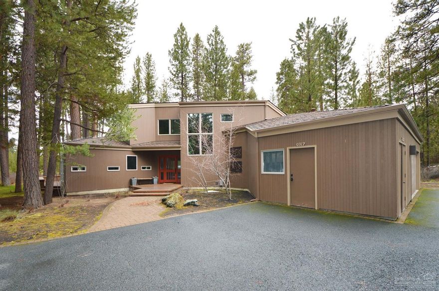 Beautifully updated and remodeled in 2007, this home features 5 bedrooms(3 masters),with one master fully ADA compliant, gourmet kitchen open to the dining and living room,gas fireplace,bonus room, utility with 2 washers and dryers, fantastic outdoor living space with fire pit to enjoy the golf course and the incredible setting.