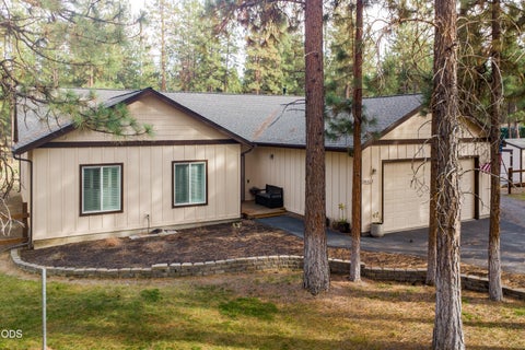 Photo of 34423 Castle Drive, Chiloquin, OR 97624 (MLS # 220228692)
