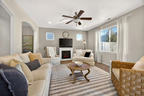 Tiny photo for 3232 McCloud Street, Medford, OR 97504 (MLS # 220214875)