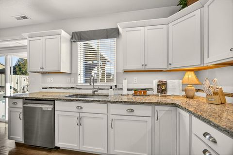 Tiny photo for 3232 McCloud Street, Medford, OR 97504 (MLS # 220214875)