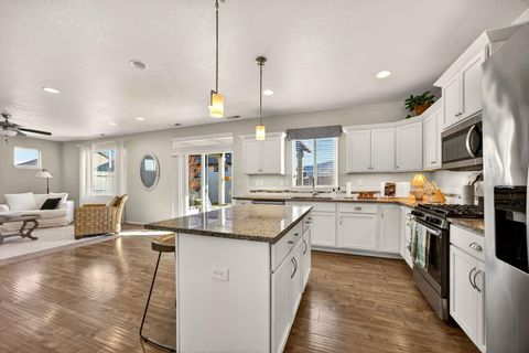 Tiny photo for 3232 McCloud Street, Medford, OR 97504 (MLS # 220214875)