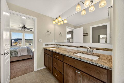 Tiny photo for 3232 McCloud Street, Medford, OR 97504 (MLS # 220214875)