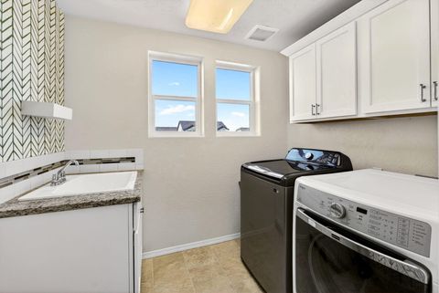 Tiny photo for 3232 McCloud Street, Medford, OR 97504 (MLS # 220214875)