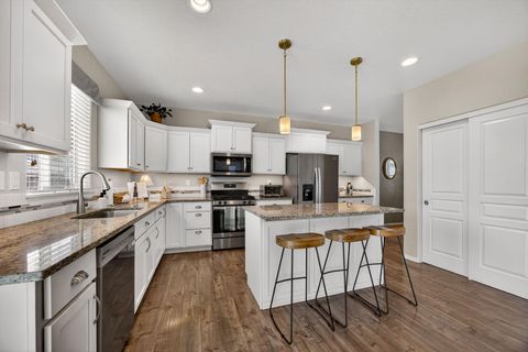 Tiny photo for 3232 McCloud Street, Medford, OR 97504 (MLS # 220214875)