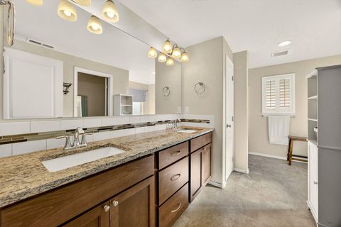 Tiny photo for 3232 McCloud Street, Medford, OR 97504 (MLS # 220214875)