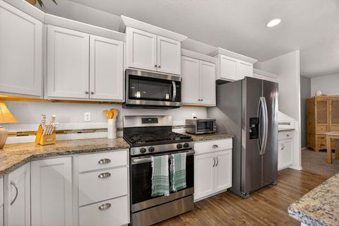 Tiny photo for 3232 McCloud Street, Medford, OR 97504 (MLS # 220214875)