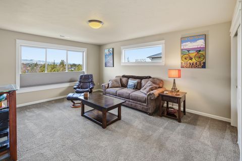 Tiny photo for 20677 Comet Court, Bend, OR 97701 (MLS # 220216911)