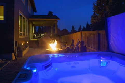 Tiny photo for 20677 Comet Court, Bend, OR 97701 (MLS # 220216911)