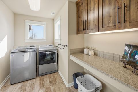 Tiny photo for 20677 Comet Court, Bend, OR 97701 (MLS # 220216911)