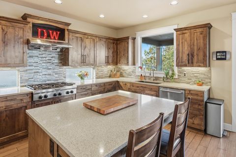 Tiny photo for 20677 Comet Court, Bend, OR 97701 (MLS # 220216911)