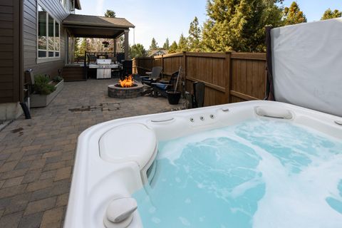 Tiny photo for 20677 Comet Court, Bend, OR 97701 (MLS # 220216911)