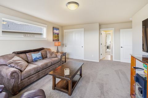 Tiny photo for 20677 Comet Court, Bend, OR 97701 (MLS # 220216911)