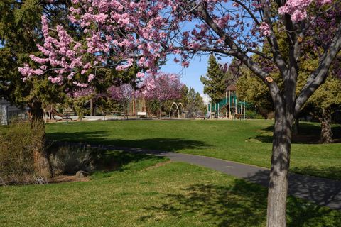 Tiny photo for 20677 Comet Court, Bend, OR 97701 (MLS # 220216911)