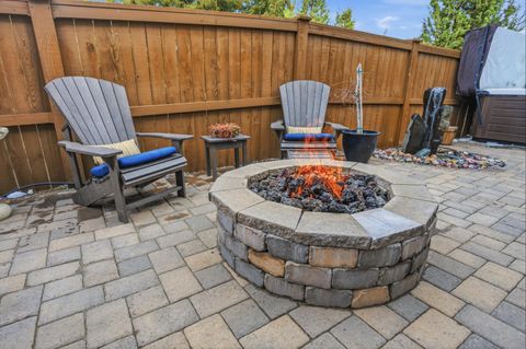 Tiny photo for 20677 Comet Court, Bend, OR 97701 (MLS # 220216911)