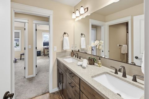 Tiny photo for 20677 Comet Court, Bend, OR 97701 (MLS # 220216911)