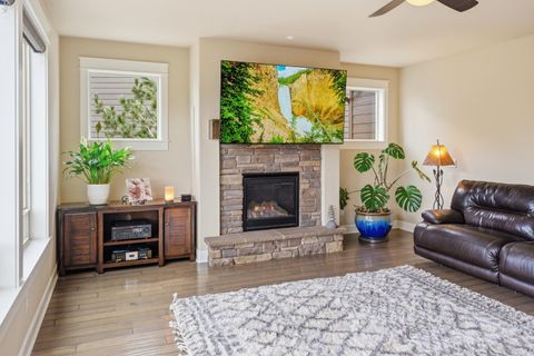 Tiny photo for 20677 Comet Court, Bend, OR 97701 (MLS # 220216911)