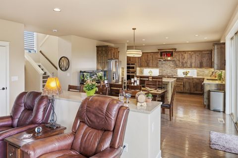 Tiny photo for 20677 Comet Court, Bend, OR 97701 (MLS # 220216911)