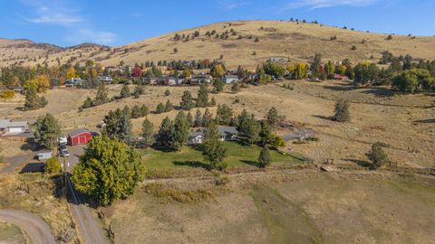 Tiny photo for 2411 Vermont Street, Klamath Falls, OR 97603 (MLS # 220211172)
