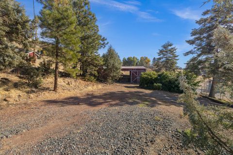 Tiny photo for 2411 Vermont Street, Klamath Falls, OR 97603 (MLS # 220211172)