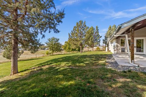 Tiny photo for 2411 Vermont Street, Klamath Falls, OR 97603 (MLS # 220211172)