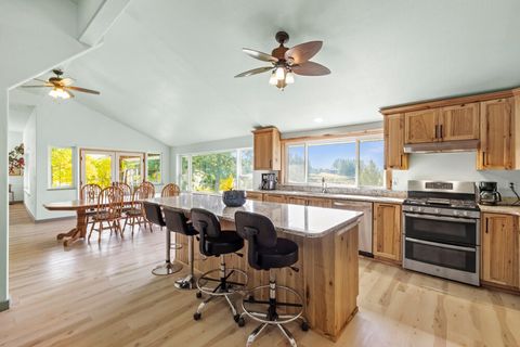 Tiny photo for 2411 Vermont Street, Klamath Falls, OR 97603 (MLS # 220211172)