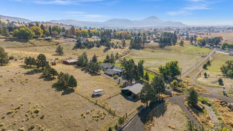 Tiny photo for 2411 Vermont Street, Klamath Falls, OR 97603 (MLS # 220211172)