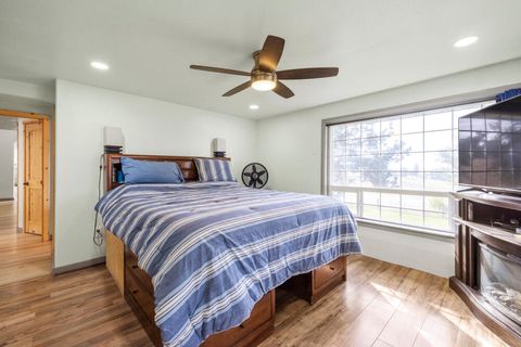 Tiny photo for 2411 Vermont Street, Klamath Falls, OR 97603 (MLS # 220211172)