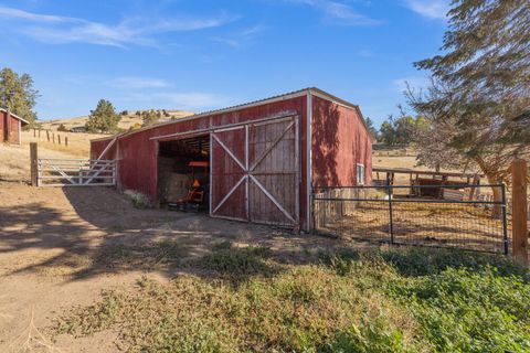 Tiny photo for 2411 Vermont Street, Klamath Falls, OR 97603 (MLS # 220211172)