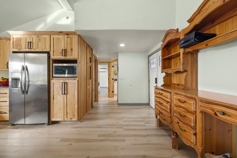 Tiny photo for 2411 Vermont Street, Klamath Falls, OR 97603 (MLS # 220211172)