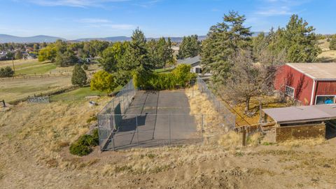 Tiny photo for 2411 Vermont Street, Klamath Falls, OR 97603 (MLS # 220211172)