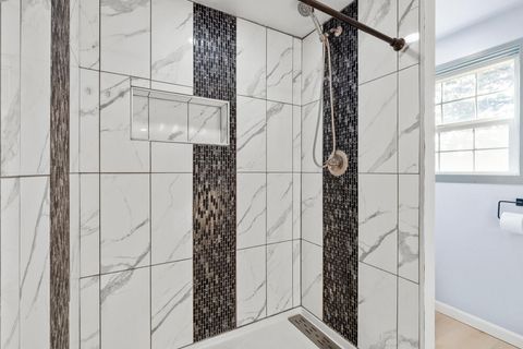 Tiny photo for 2411 Vermont Street, Klamath Falls, OR 97603 (MLS # 220211172)