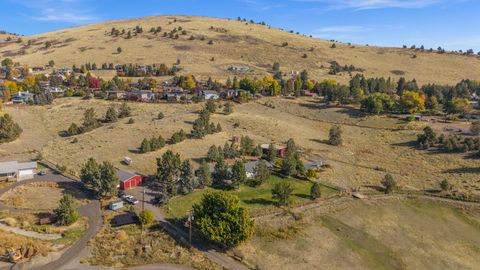 Tiny photo for 2411 Vermont Street, Klamath Falls, OR 97603 (MLS # 220211172)