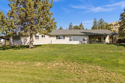 Tiny photo for 2411 Vermont Street, Klamath Falls, OR 97603 (MLS # 220211172)