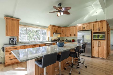 Tiny photo for 2411 Vermont Street, Klamath Falls, OR 97603 (MLS # 220211172)