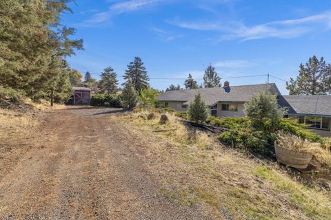 Tiny photo for 2411 Vermont Street, Klamath Falls, OR 97603 (MLS # 220211172)