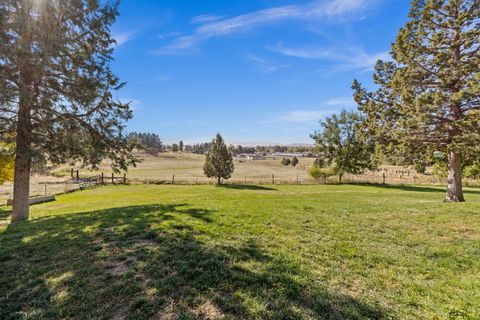 Tiny photo for 2411 Vermont Street, Klamath Falls, OR 97603 (MLS # 220211172)