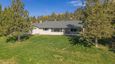 Tiny photo for 2411 Vermont Street, Klamath Falls, OR 97603 (MLS # 220211172)