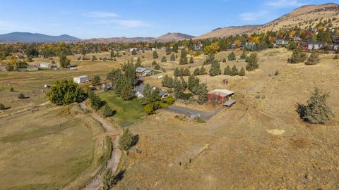 Tiny photo for 2411 Vermont Street, Klamath Falls, OR 97603 (MLS # 220211172)