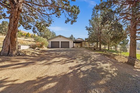 Tiny photo for 2411 Vermont Street, Klamath Falls, OR 97603 (MLS # 220211172)