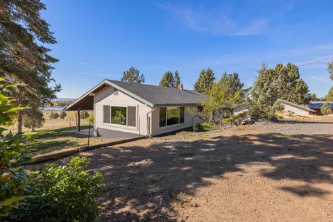 Tiny photo for 2411 Vermont Street, Klamath Falls, OR 97603 (MLS # 220211172)
