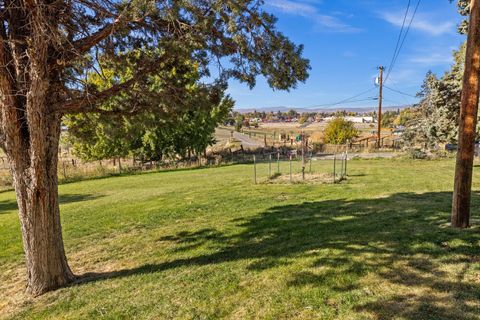 Tiny photo for 2411 Vermont Street, Klamath Falls, OR 97603 (MLS # 220211172)