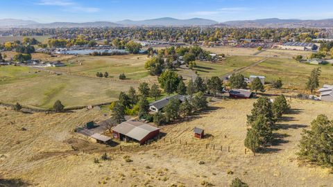 Tiny photo for 2411 Vermont Street, Klamath Falls, OR 97603 (MLS # 220211172)